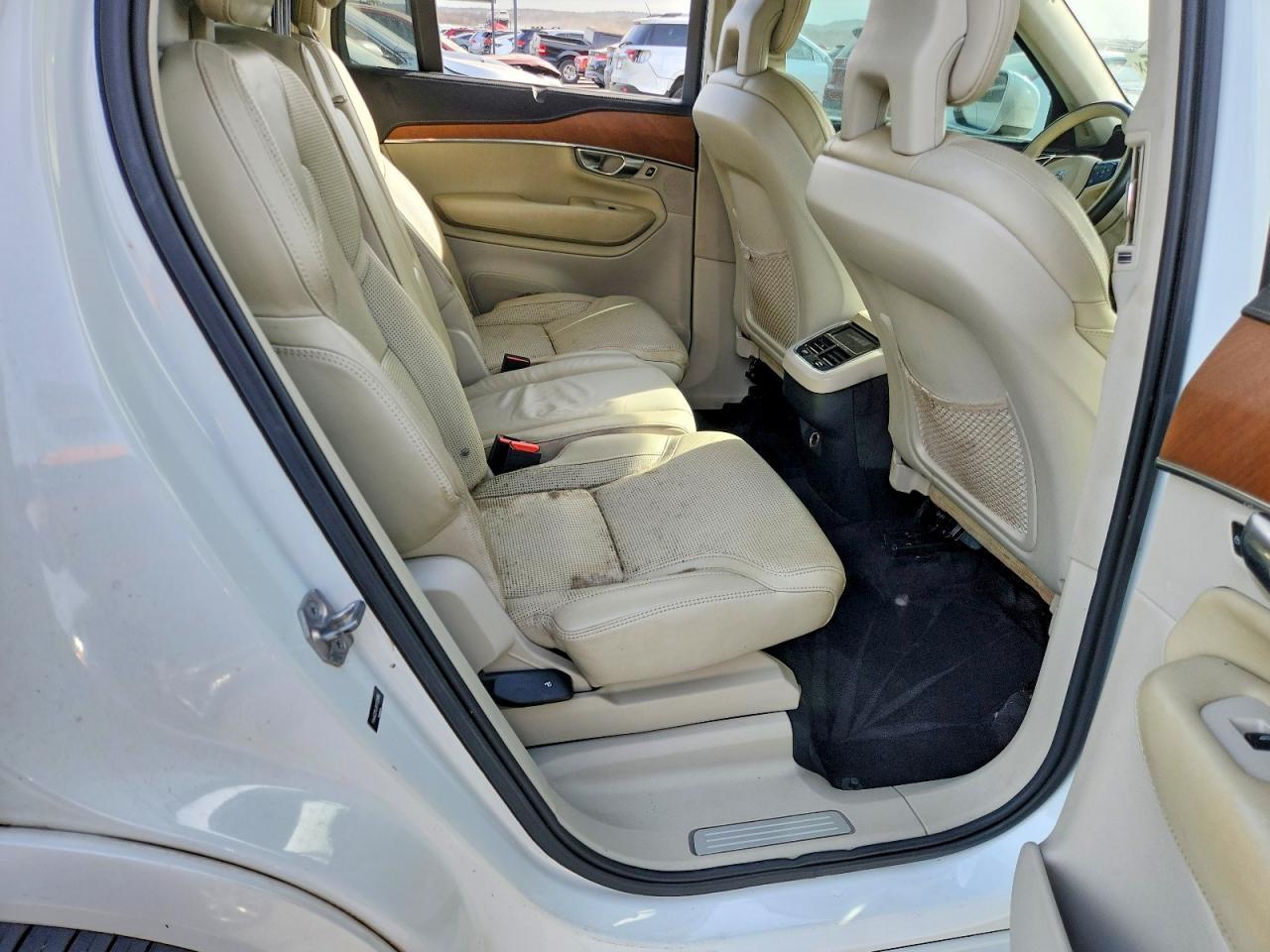 2017 VOLVO XC90
