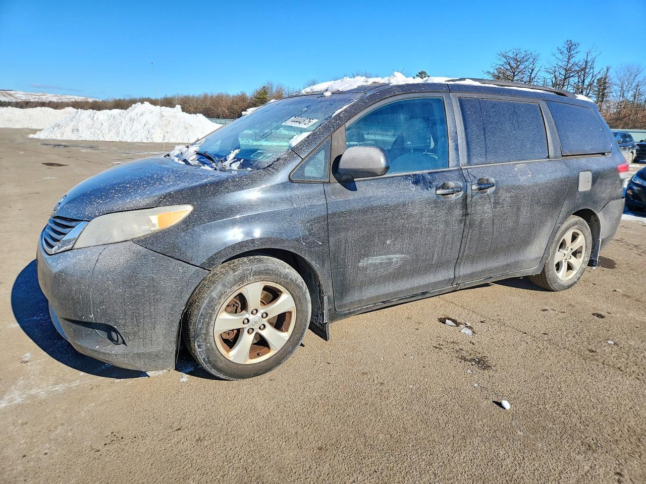 2013 TOYOTA SIENNA