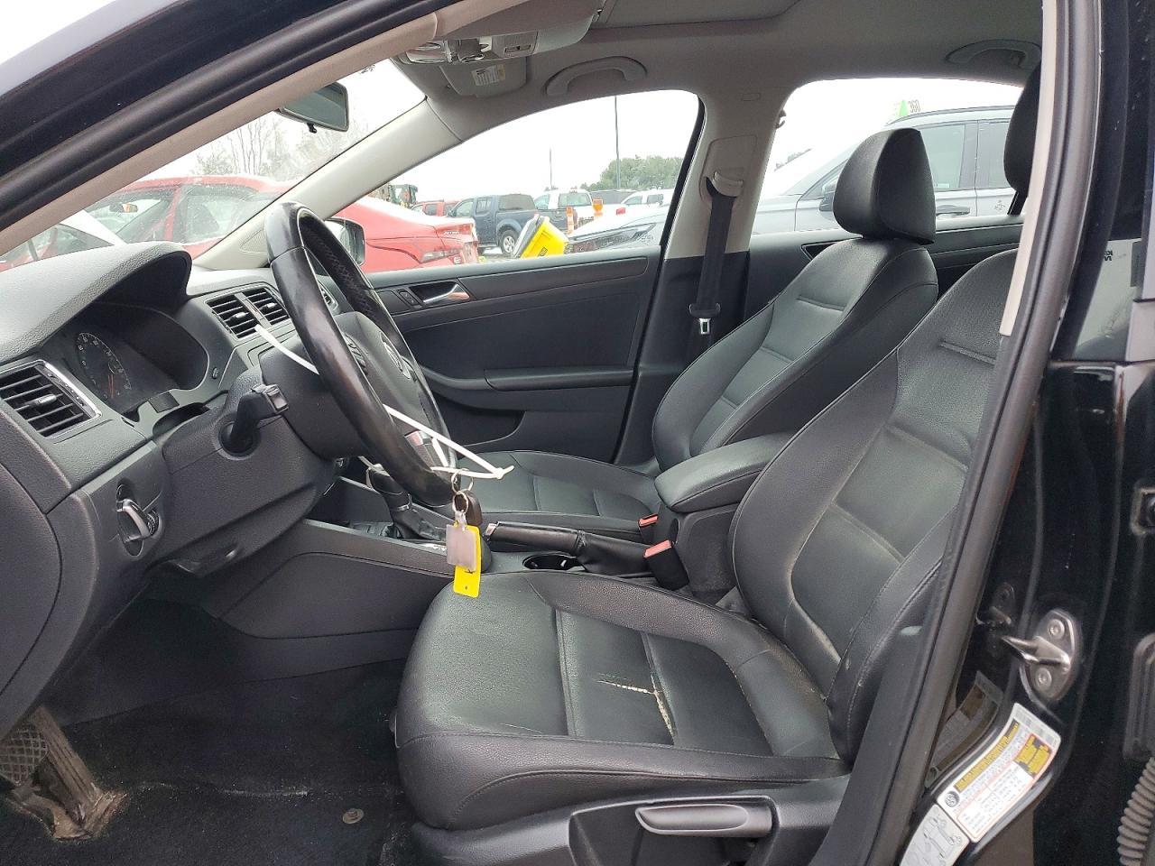2011 VOLKSWAGEN JETTA
