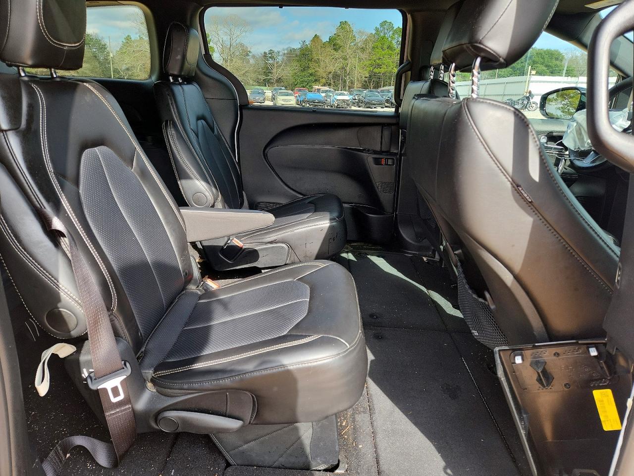 2025 CHRYSLER Voyager