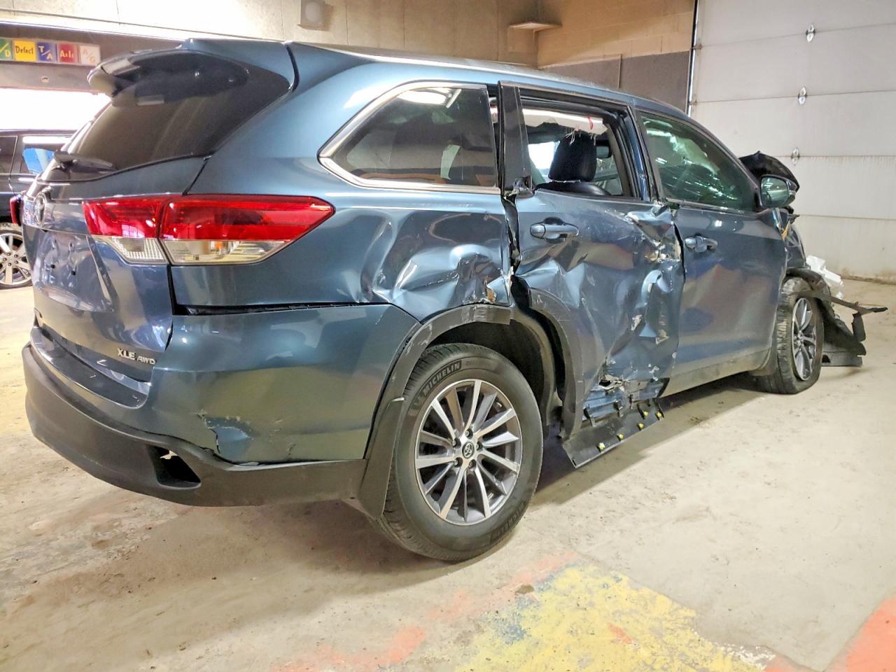 2019 TOYOTA HIGHLANDER