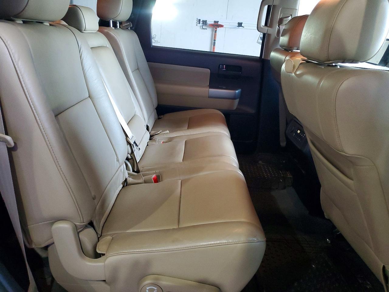 2016 TOYOTA Sequoia