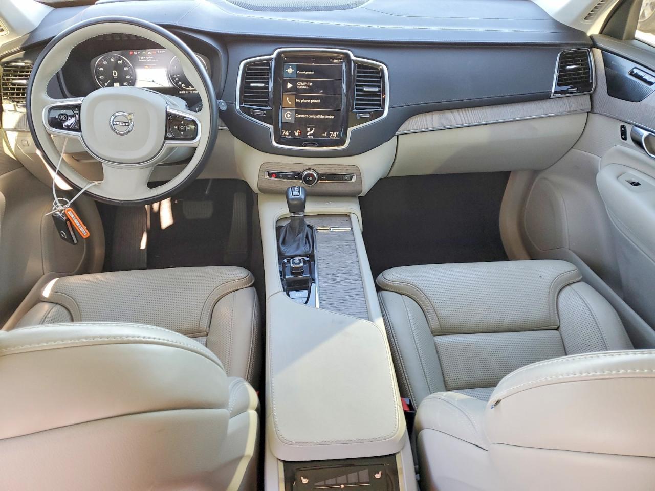 2022 VOLVO XC90