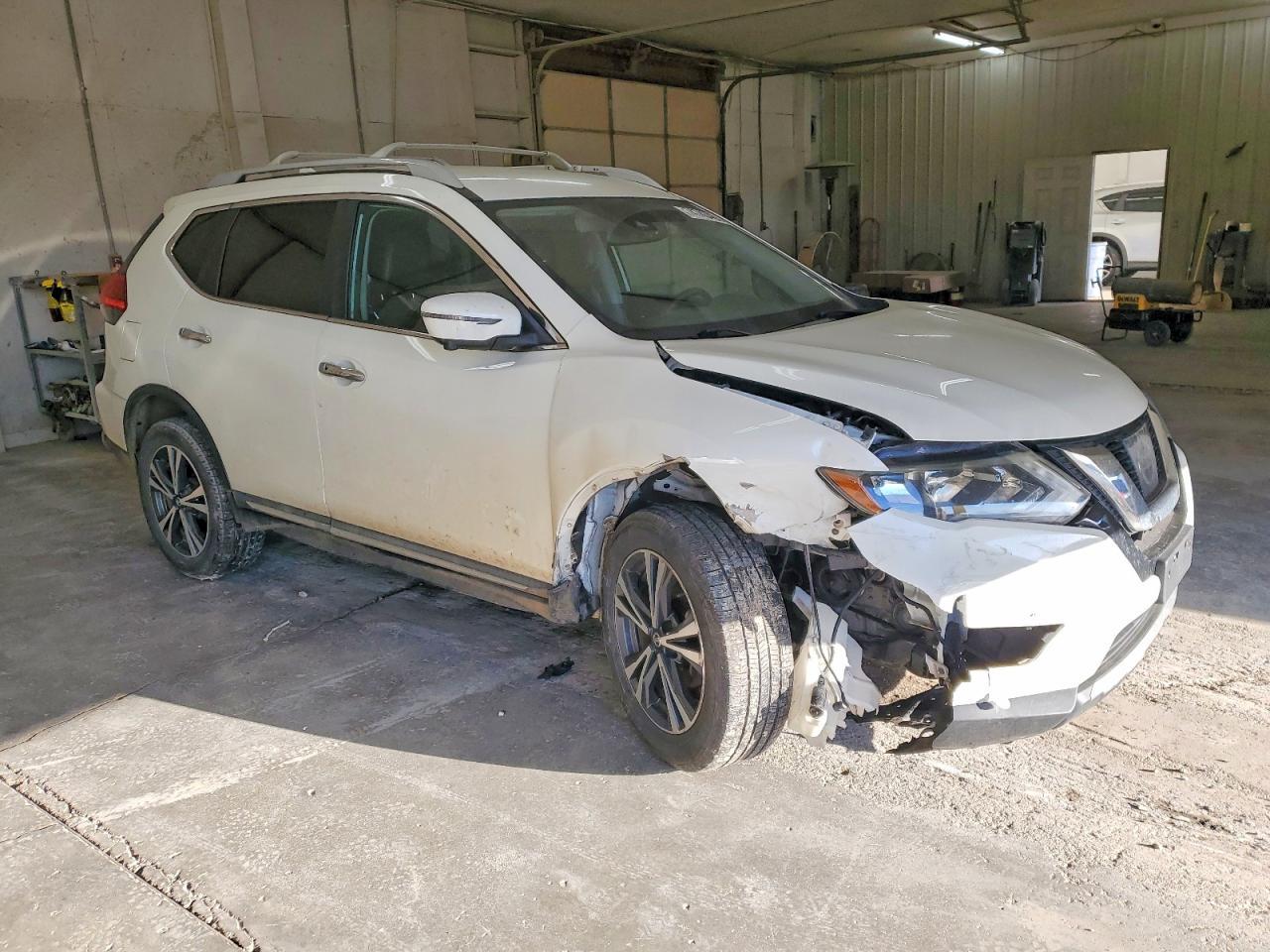 2017 NISSAN ROGUE