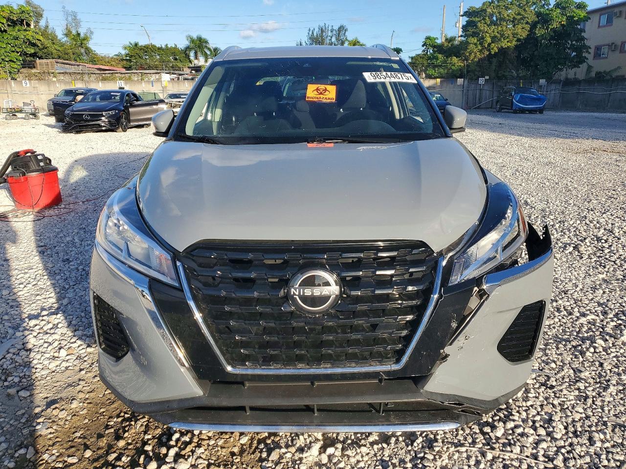 2023 NISSAN KICKS