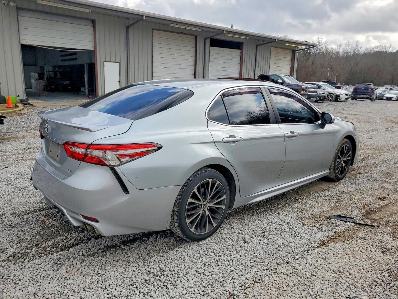2018 TOYOTA CAMRY