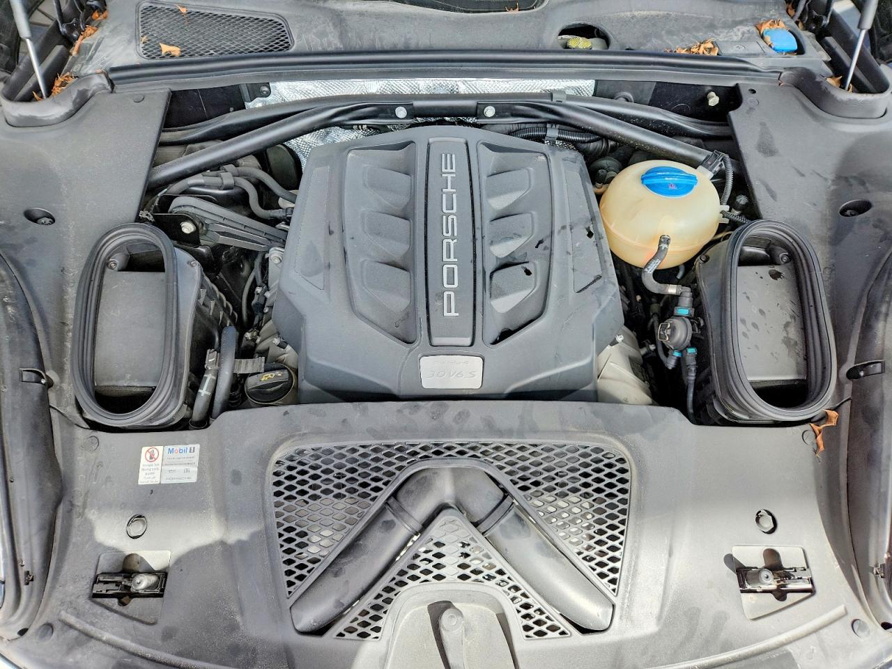 2017 PORSCHE Macan