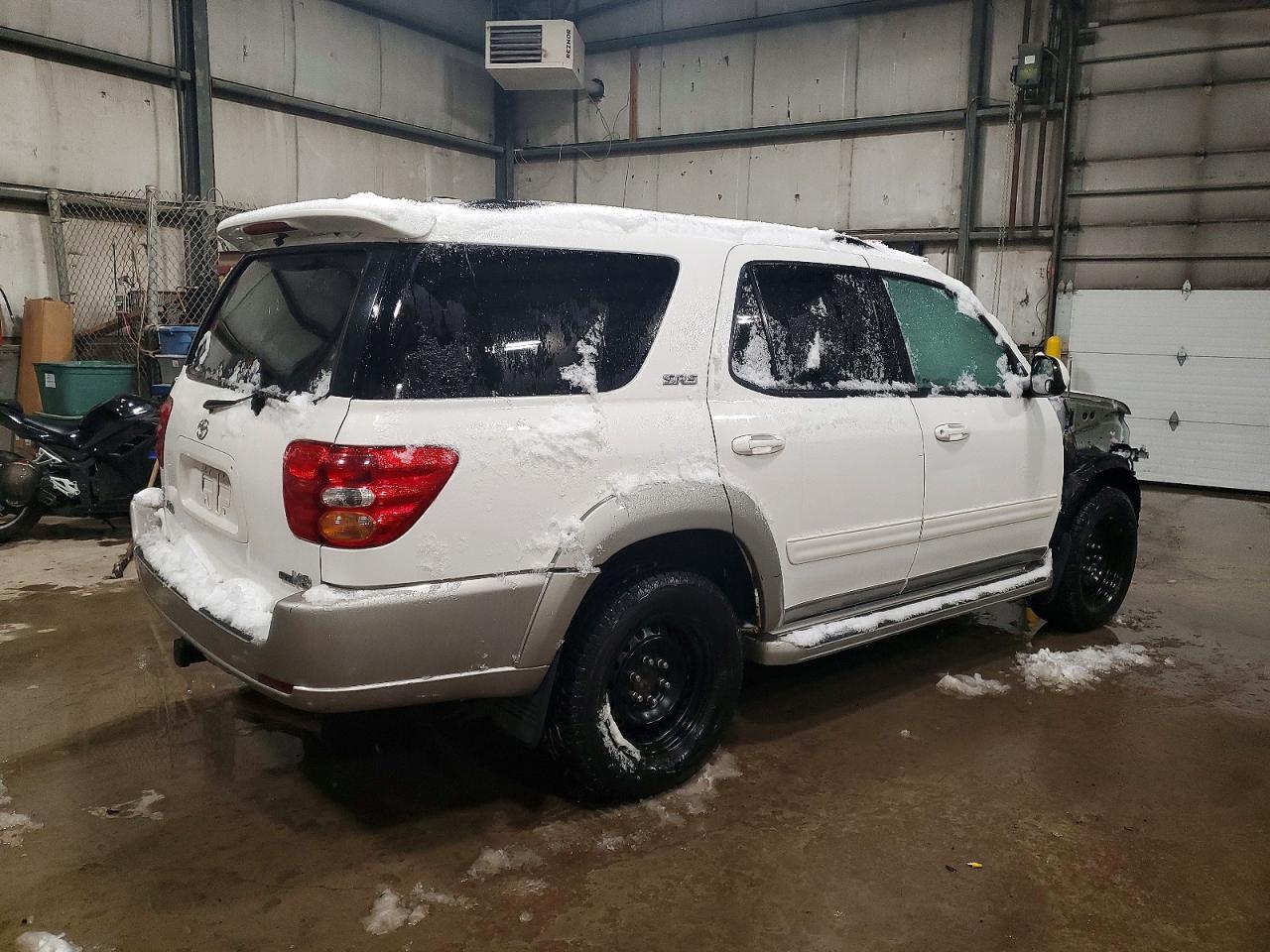 2004 TOYOTA Sequoia