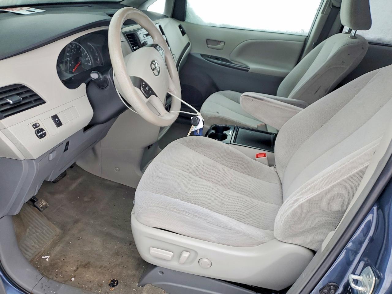 2013 TOYOTA SIENNA