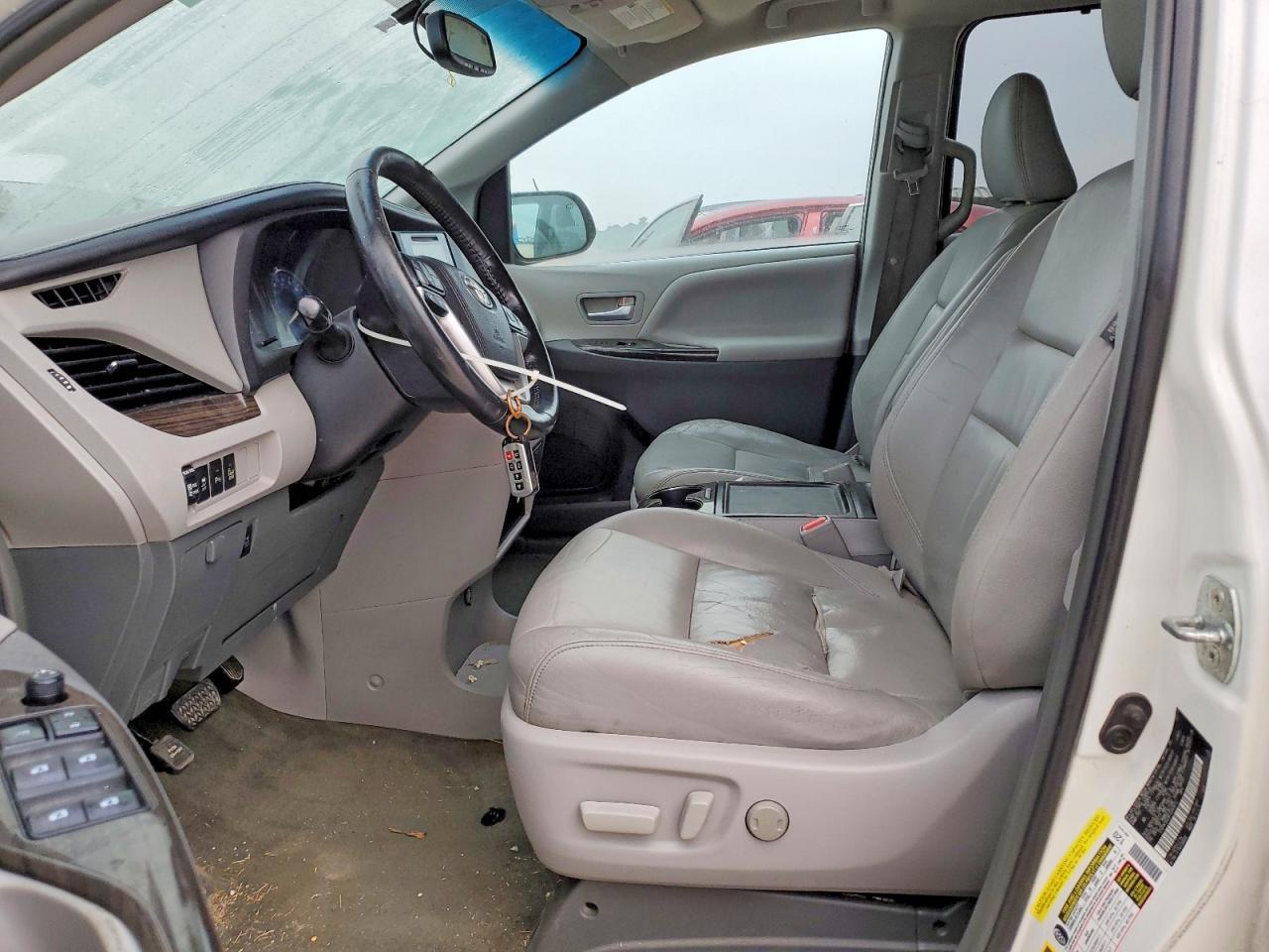 2015 TOYOTA SIENNA