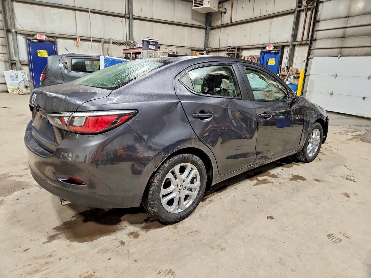 2016 TOYOTA YARIS