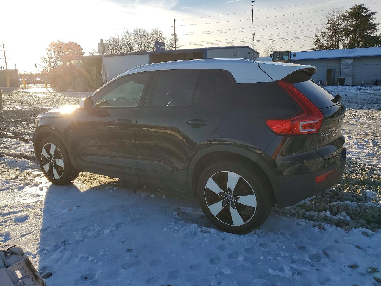 2019 VOLVO XC40