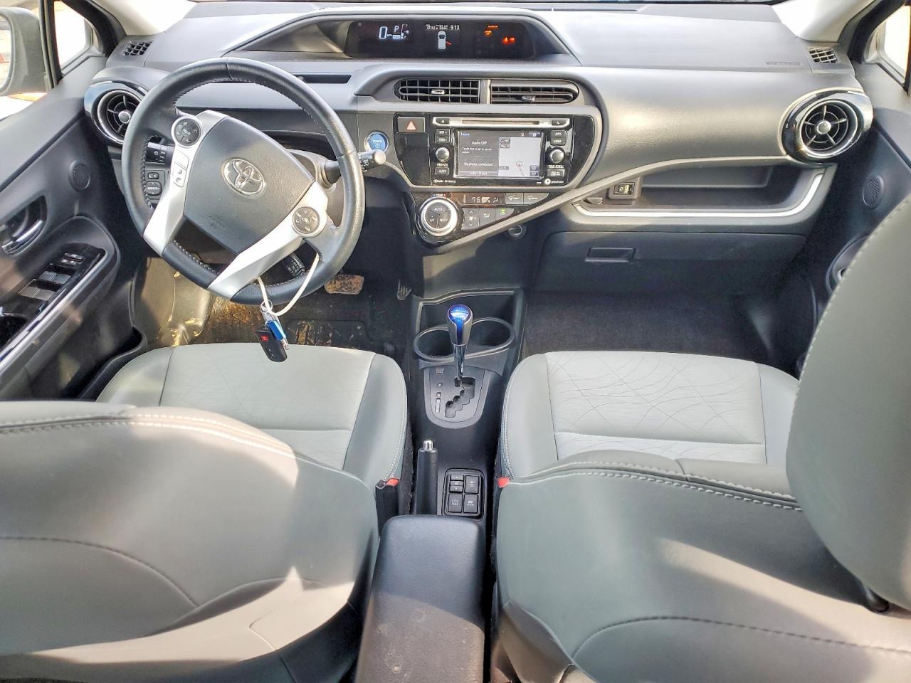 2016 TOYOTA Prius c