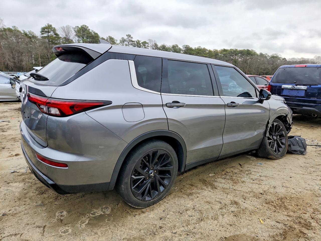 2022 MITSUBISHI outlander