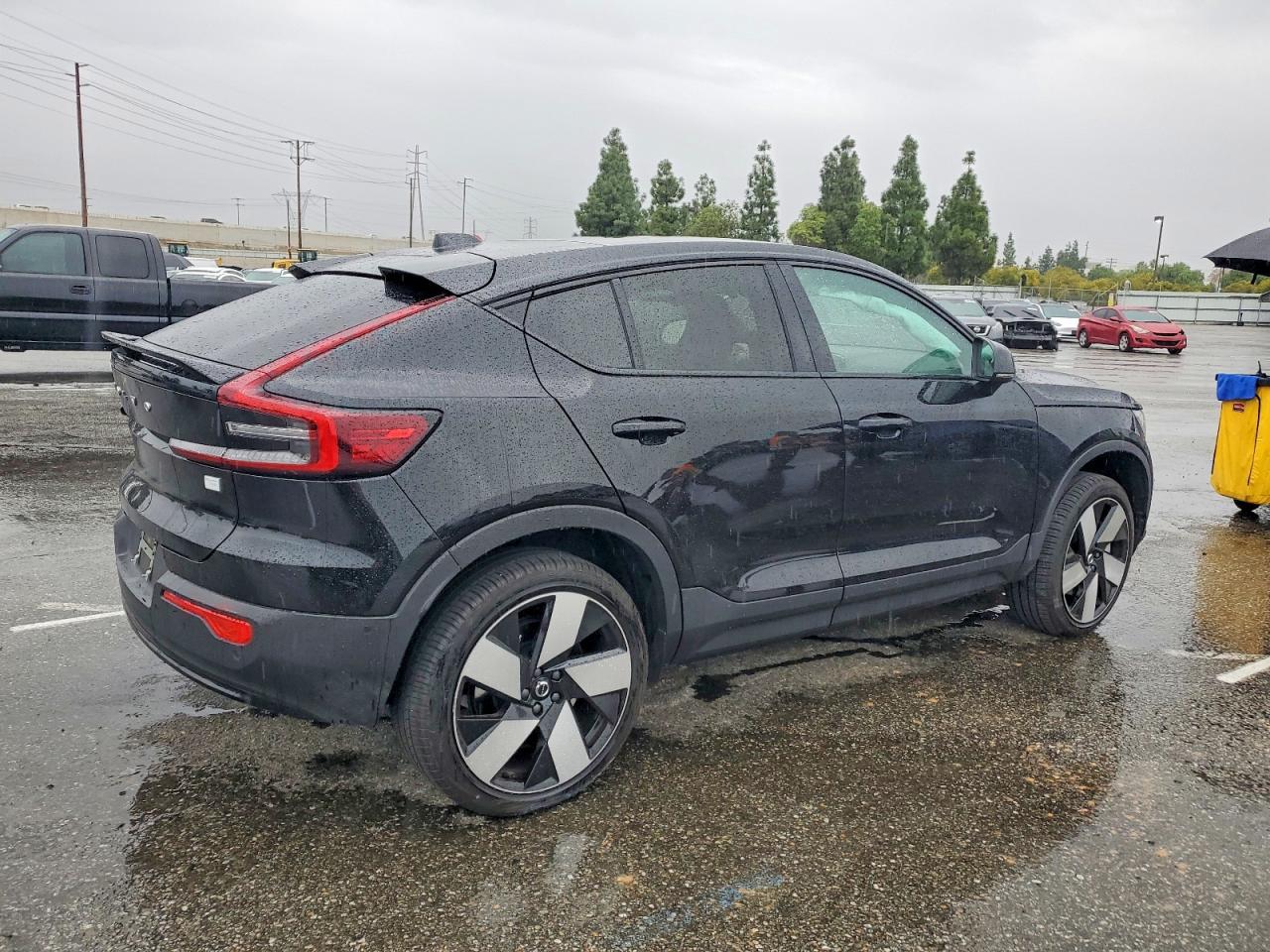 2024 VOLVO C40