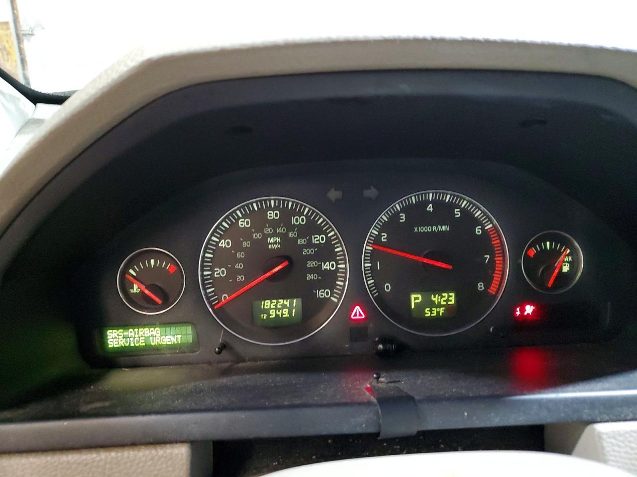 2004 VOLVO XC90