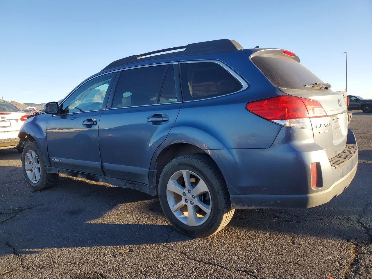 2014 SUBARU Outback