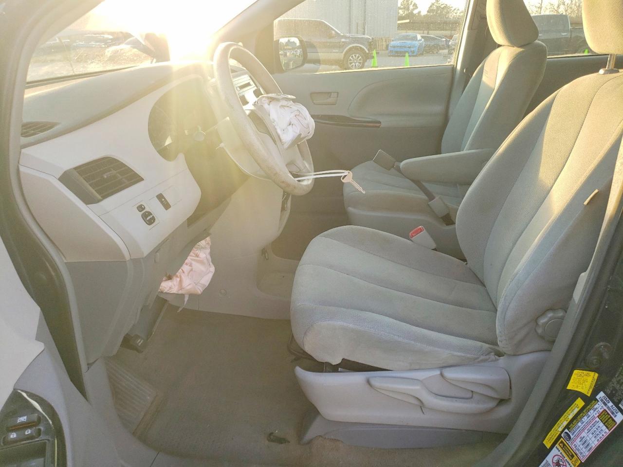 2012 TOYOTA SIENNA