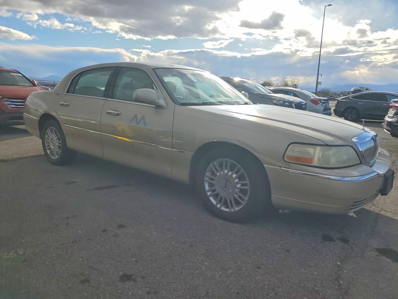 2008 LINCOLN Town Car
