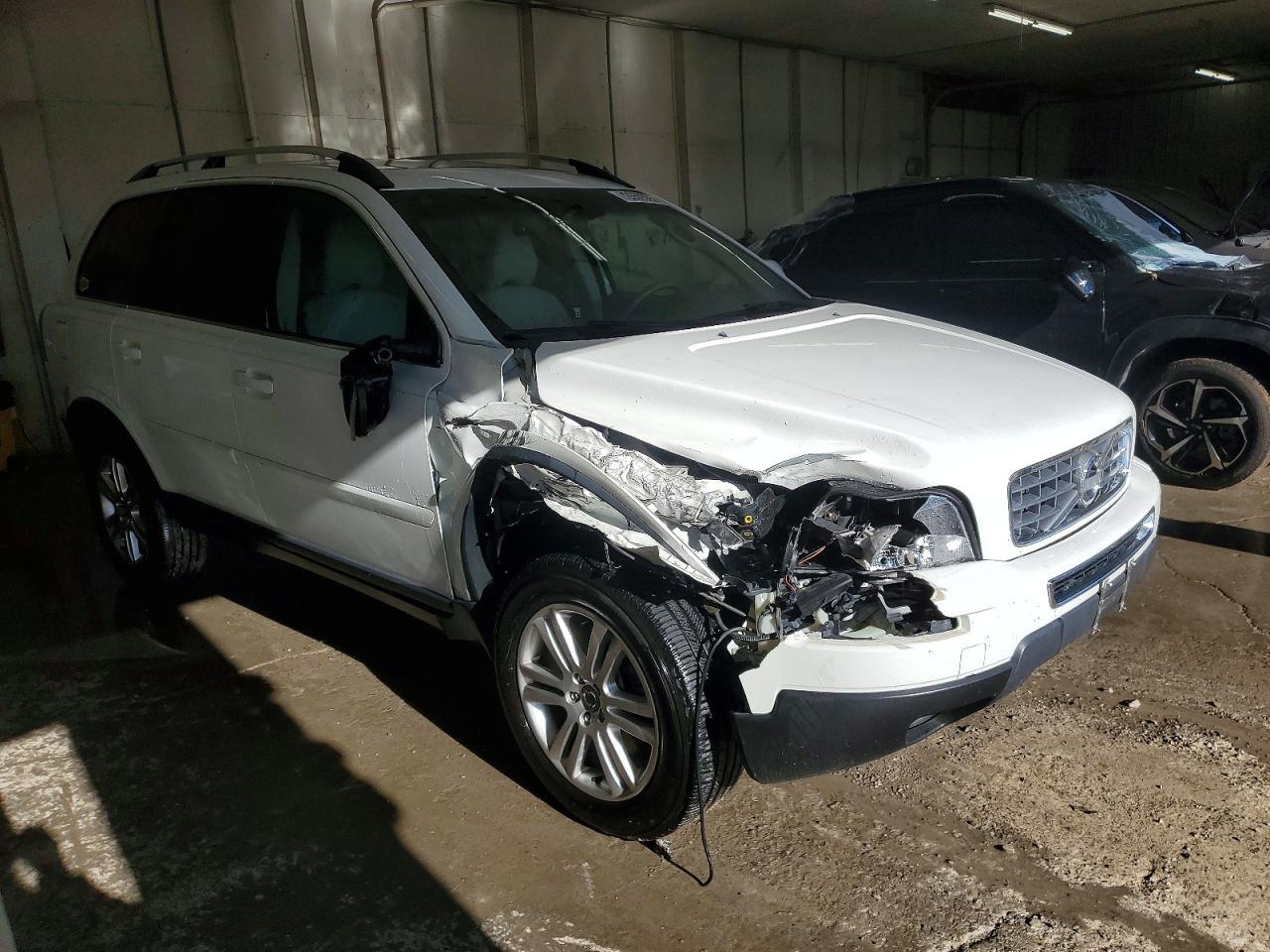 2011 VOLVO XC90