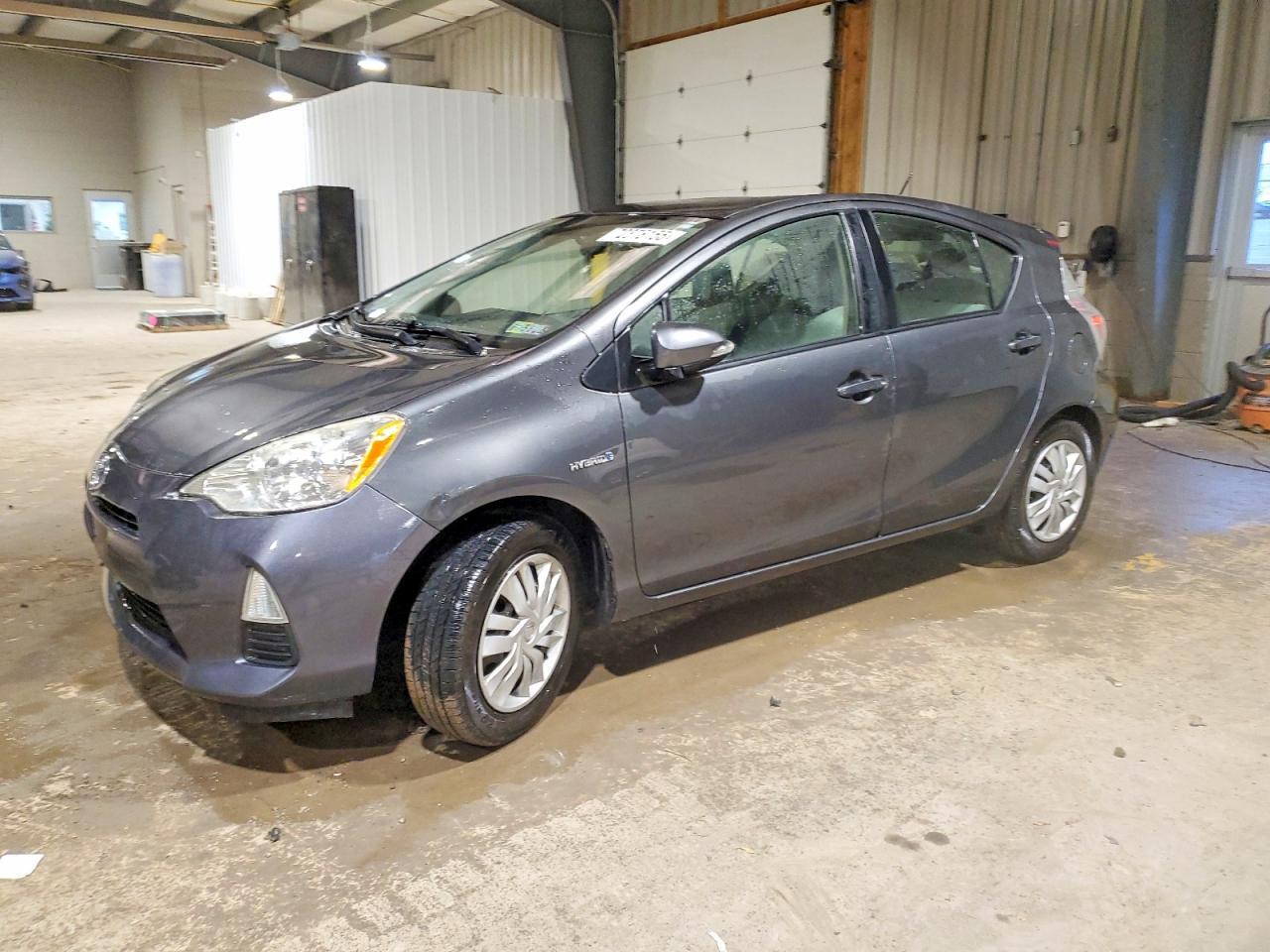 2014 TOYOTA Prius c