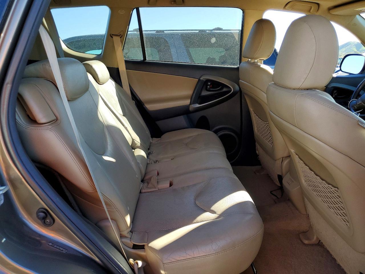2011 TOYOTA RAV4