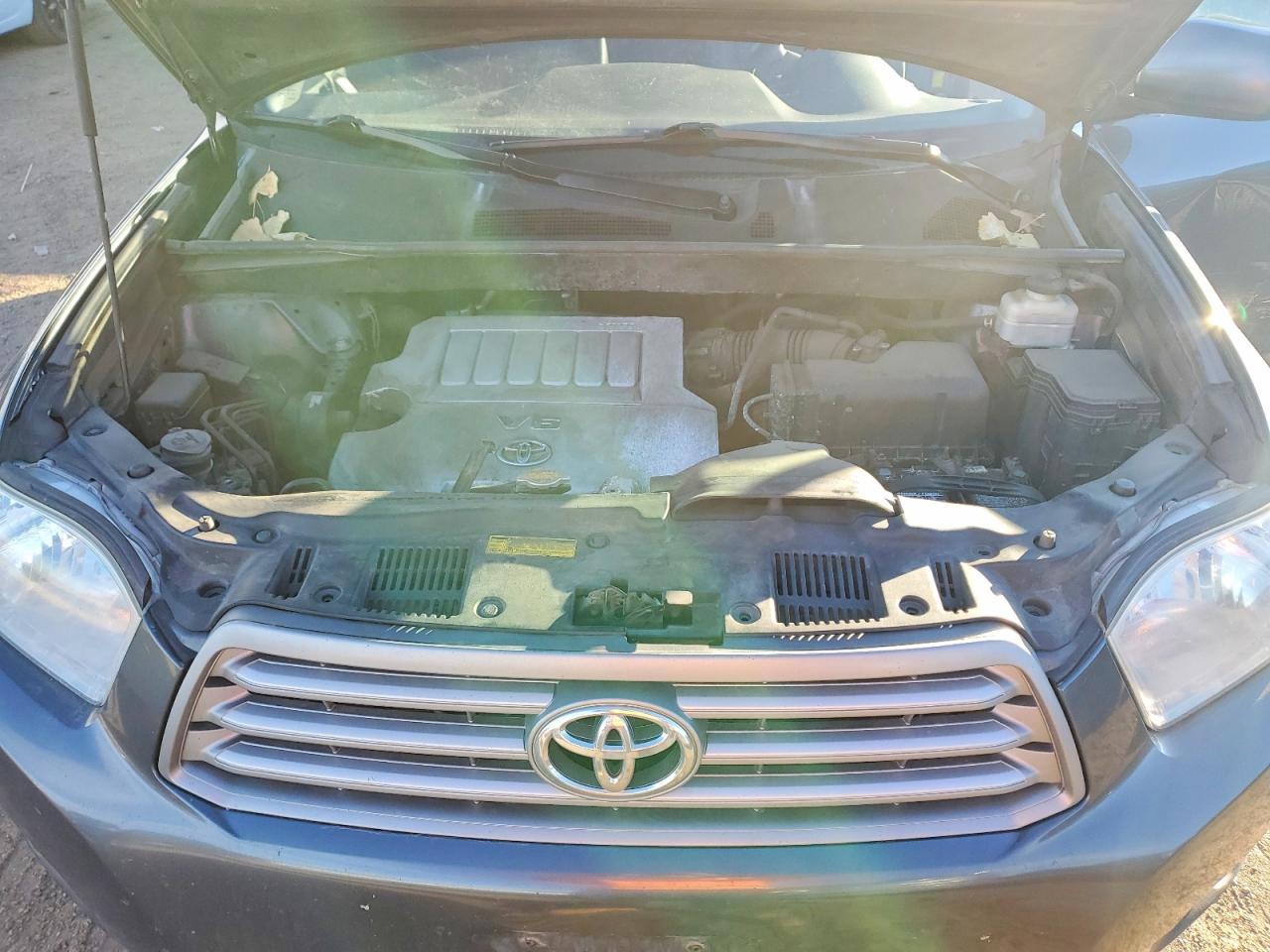 2010 TOYOTA HIGHLANDER