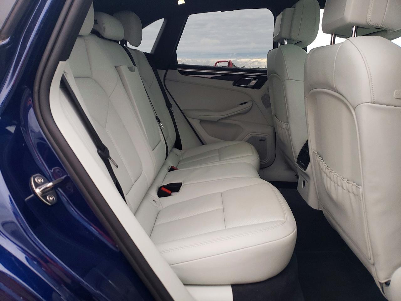 2024 PORSCHE Macan