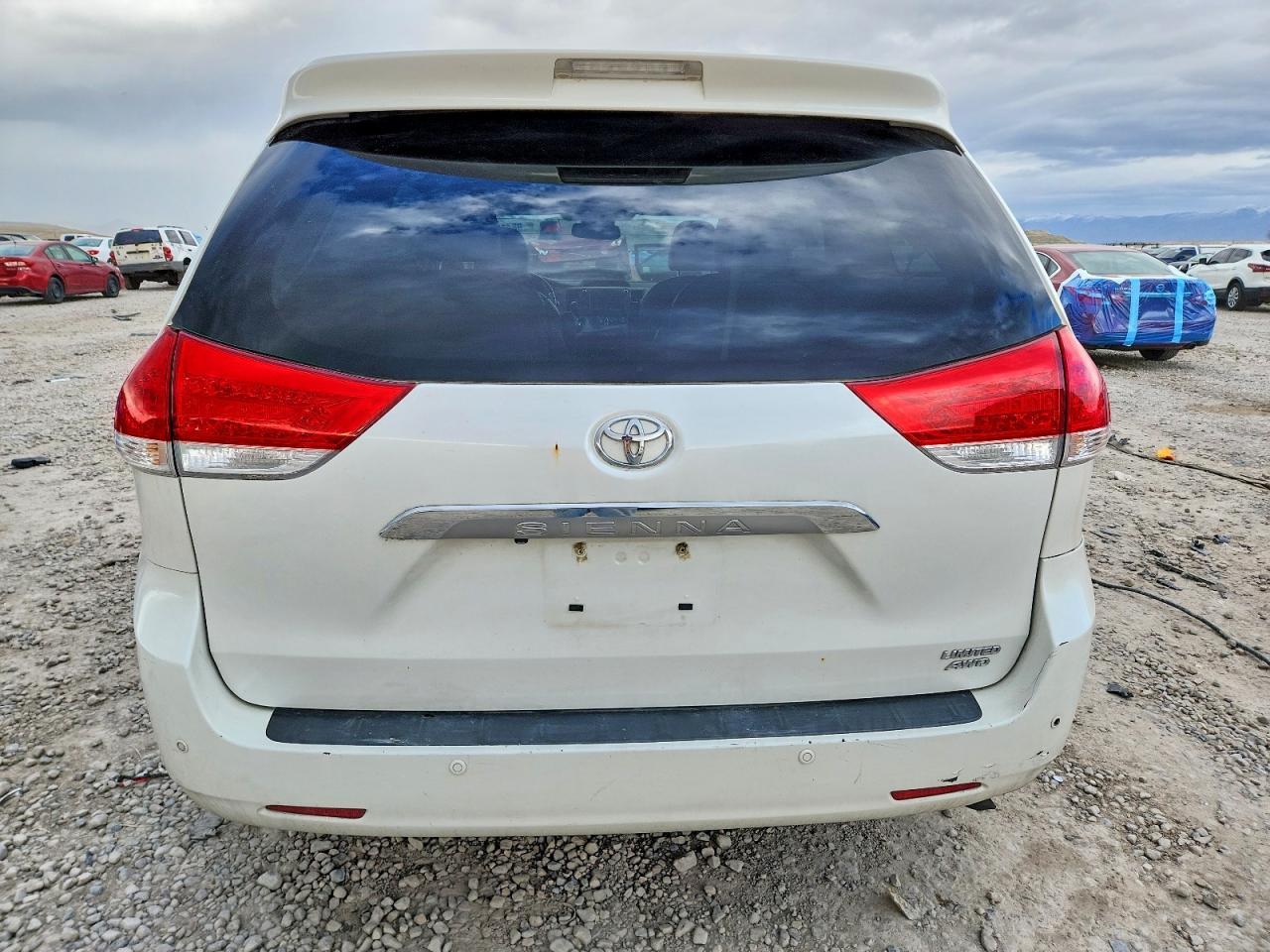 2012 TOYOTA SIENNA