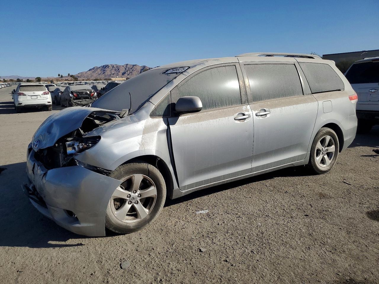 2014 TOYOTA SIENNA