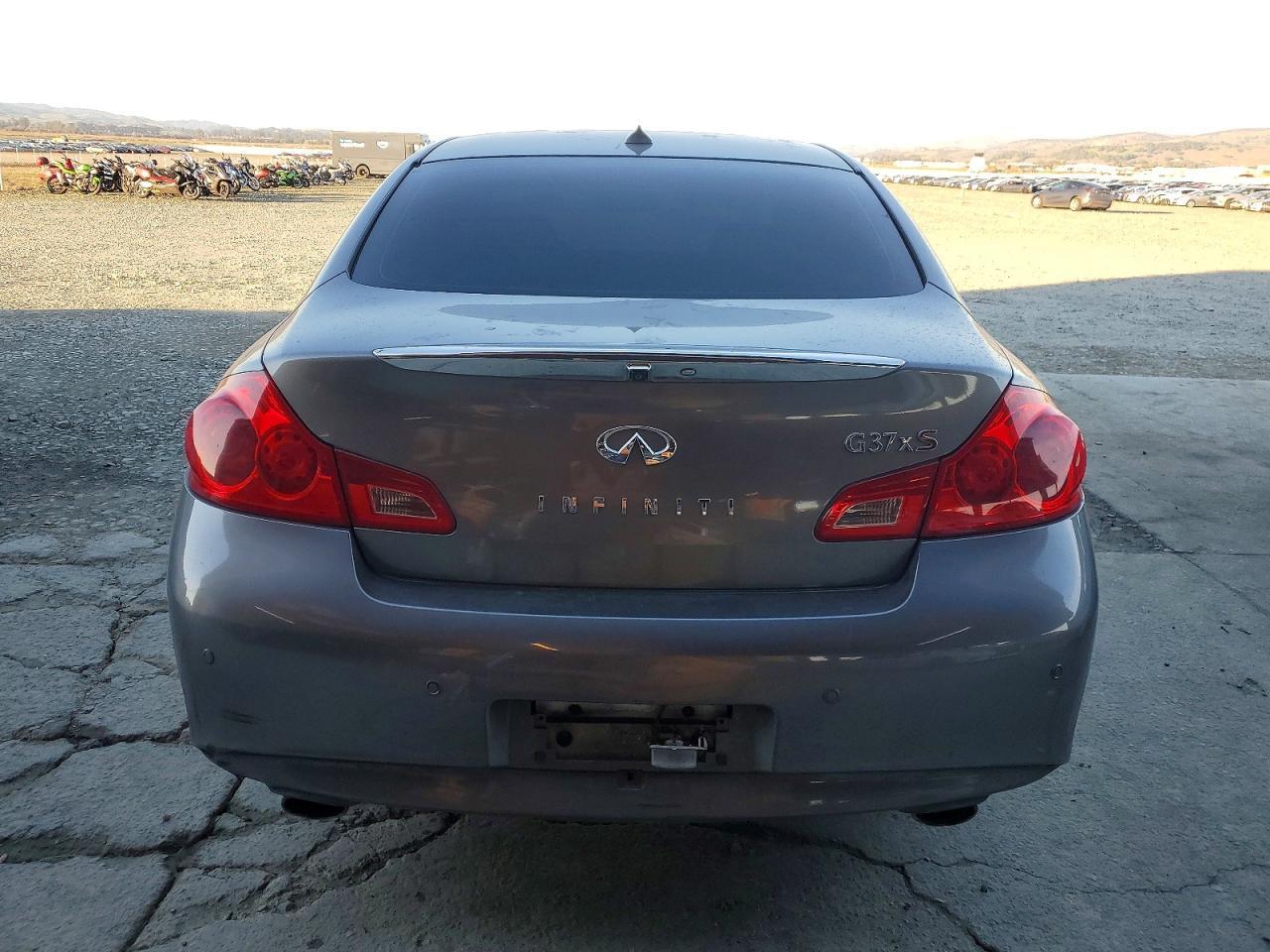 2013 INFINITI G37