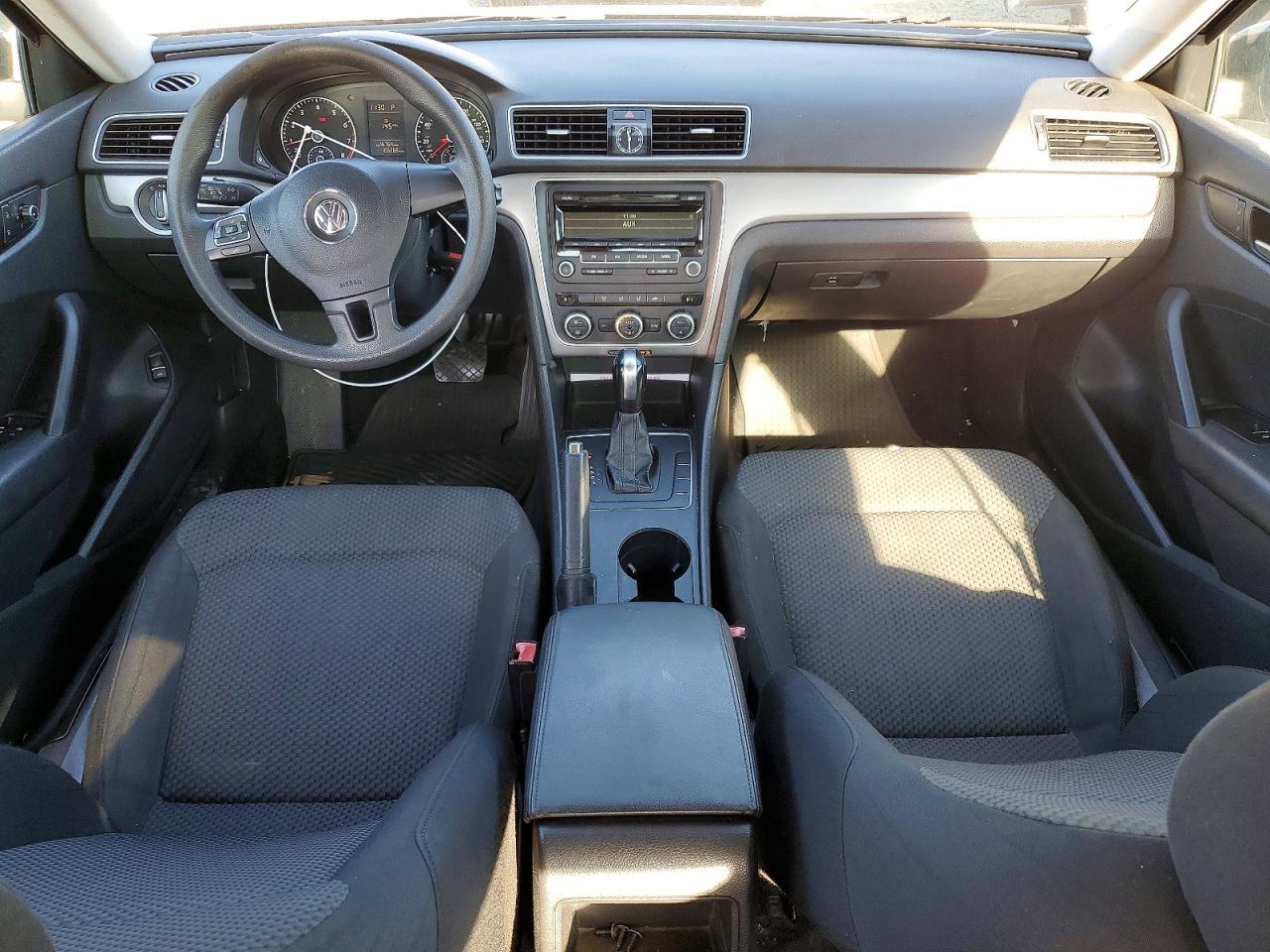 2012 VOLKSWAGEN Passat