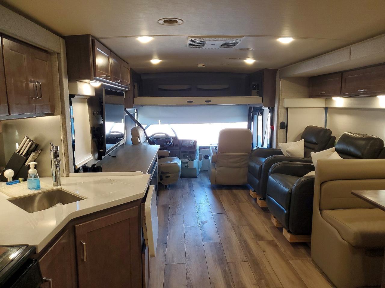 2021 FREIGHTLINER Chassis