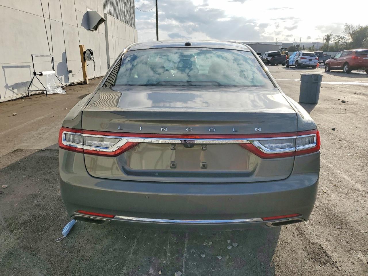 2017 LINCOLN Continental