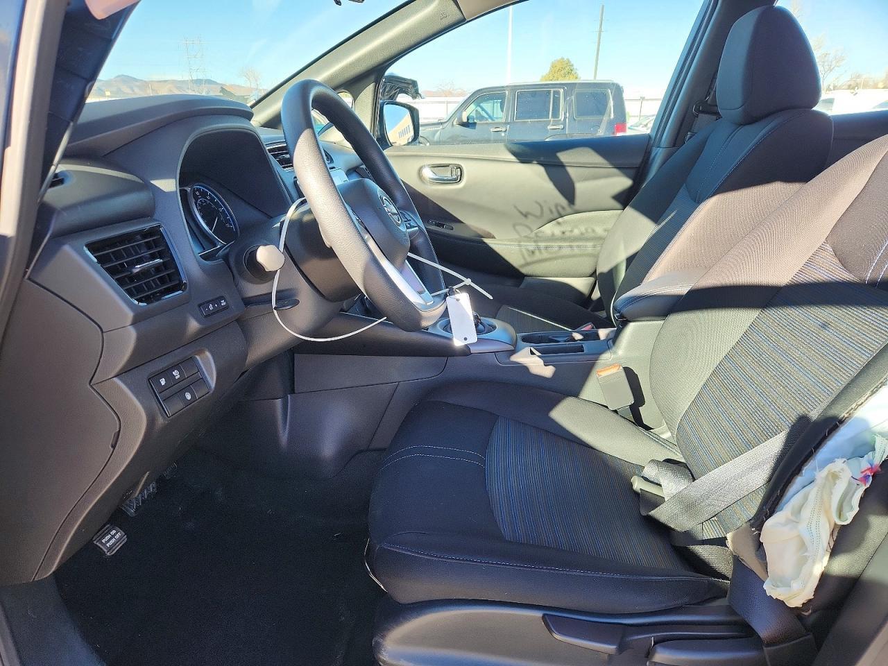 2025 NISSAN LEAF