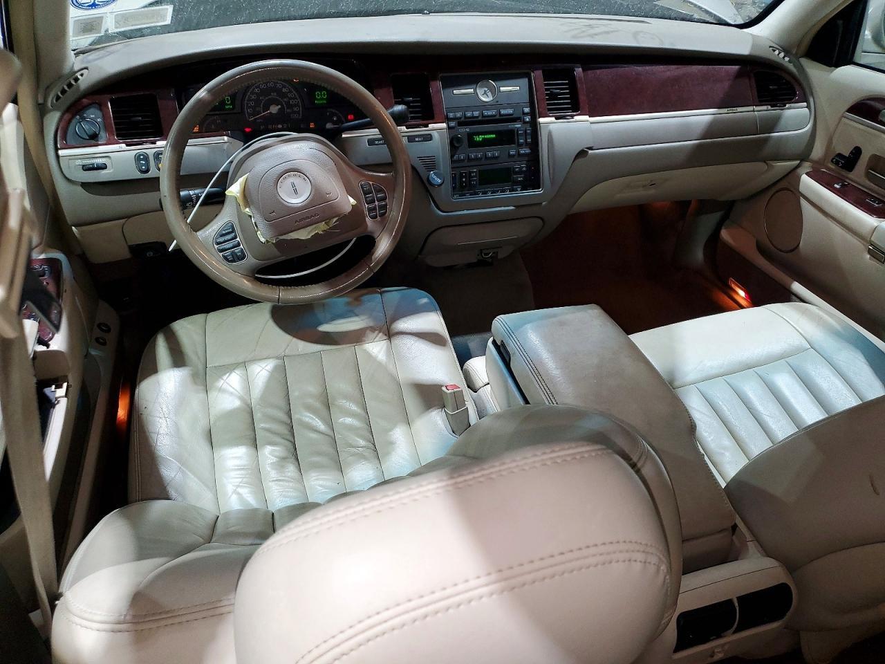 2003 LINCOLN Town Car