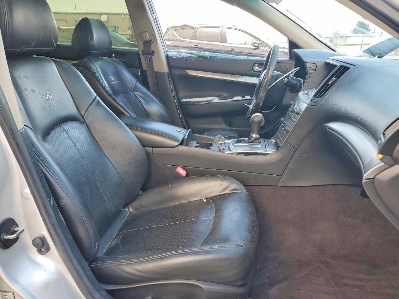 2011 INFINITI G37