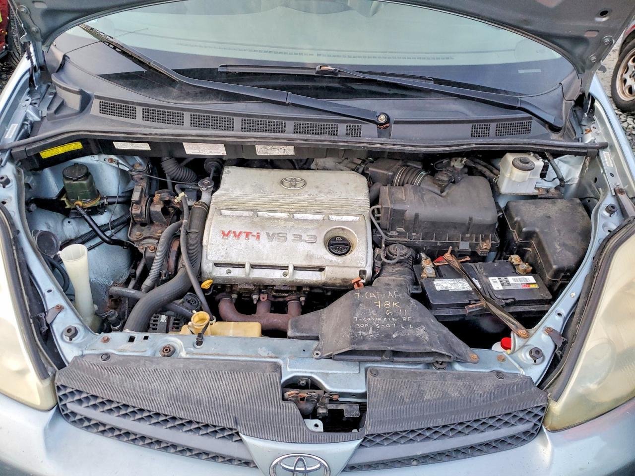2004 TOYOTA SIENNA