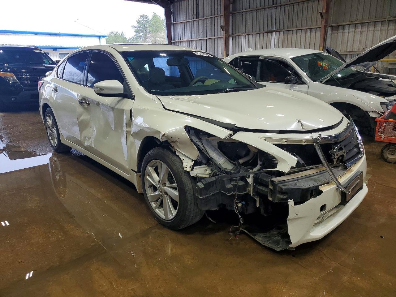 2015 NISSAN