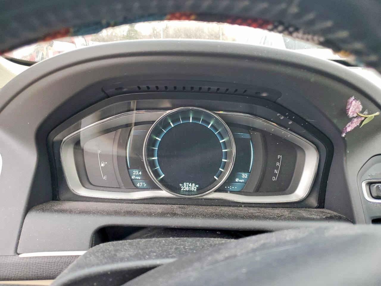 2015 VOLVO XC60