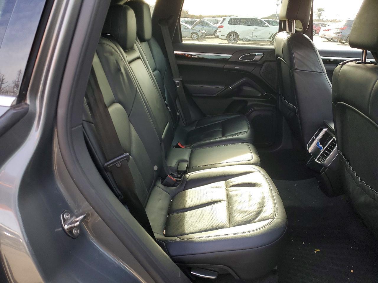 2014 PORSCHE CAYENNE