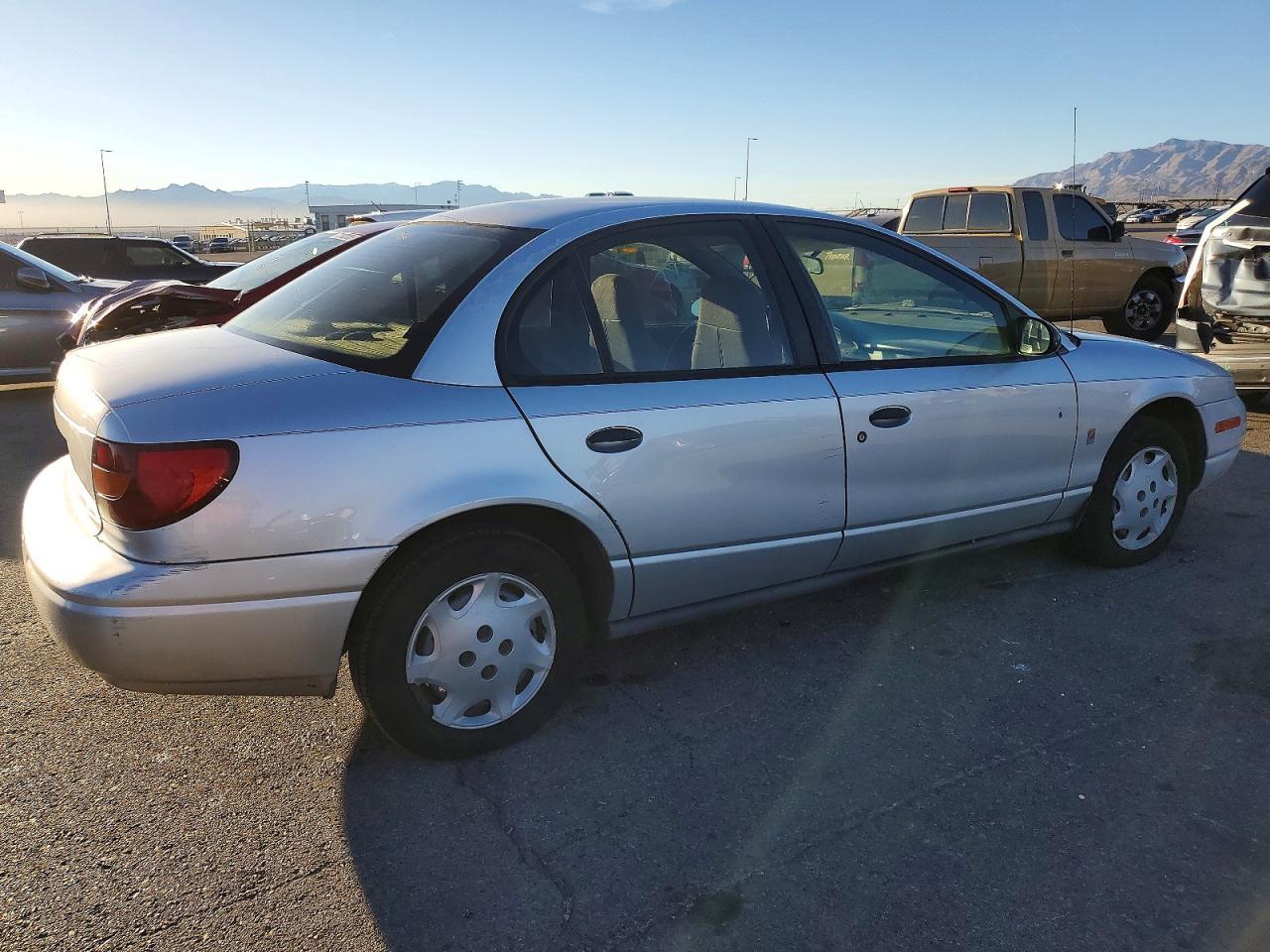 2002 SATURN Sl1