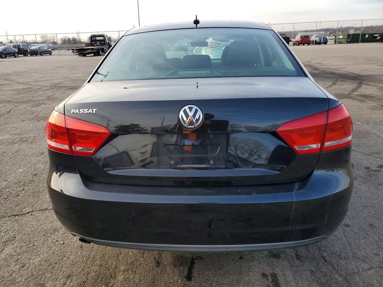 2012 VOLKSWAGEN Passat