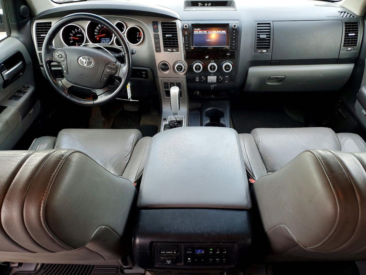 2010 TOYOTA Sequoia