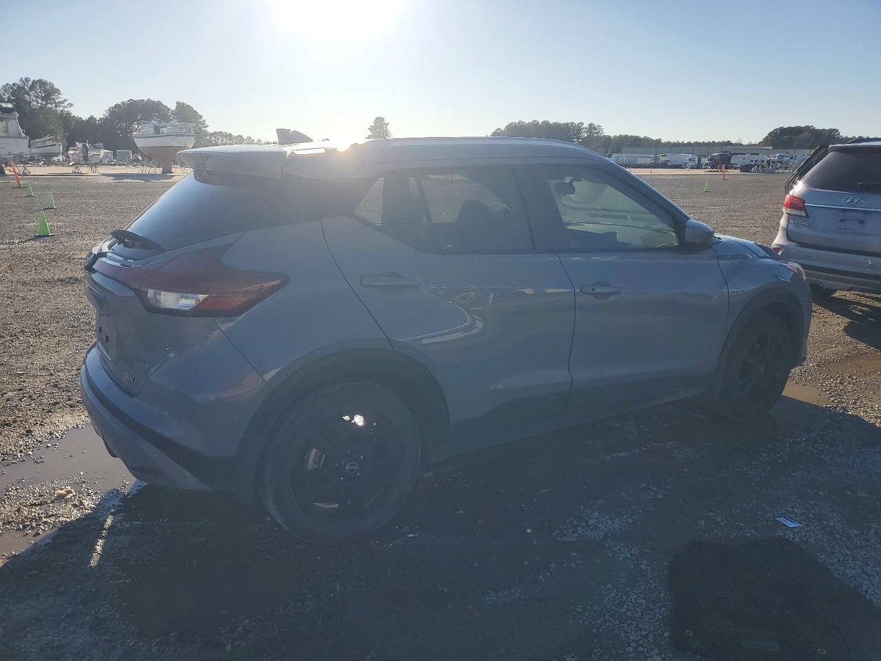 2024 NISSAN KICKS