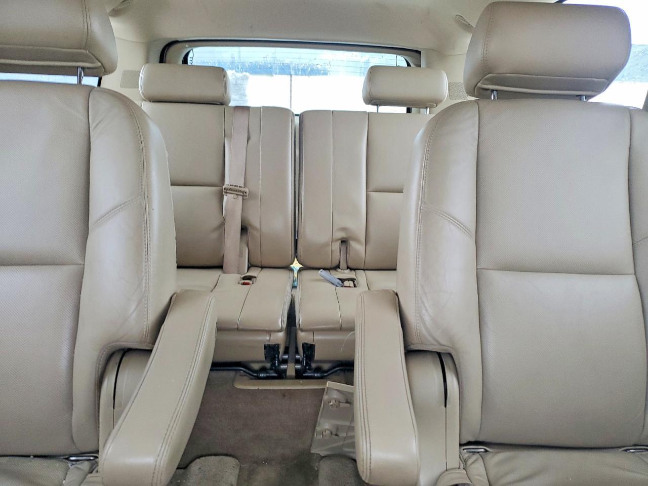 2010 CADILLAC Escalade ESV