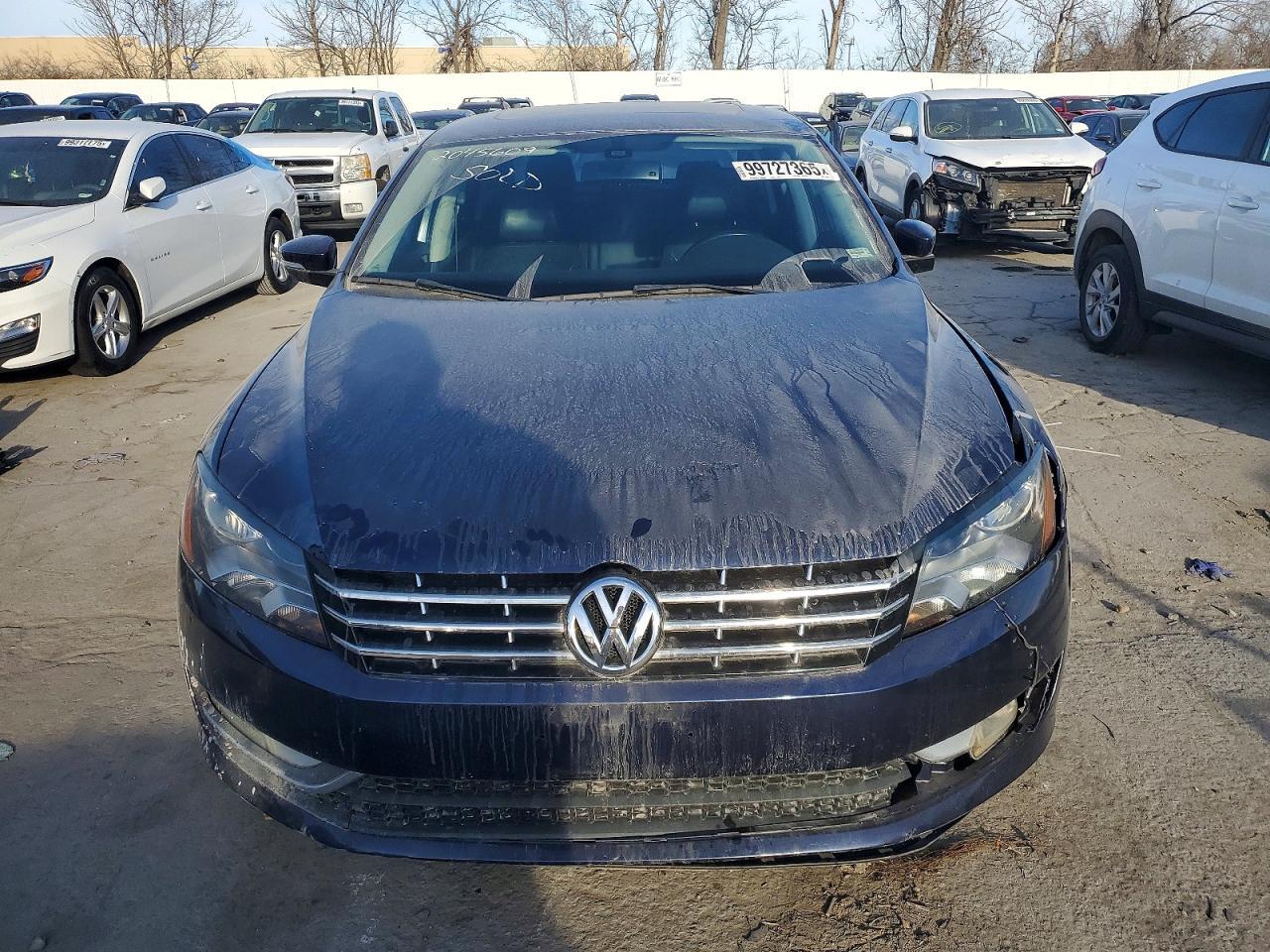 2012 VOLKSWAGEN Passat