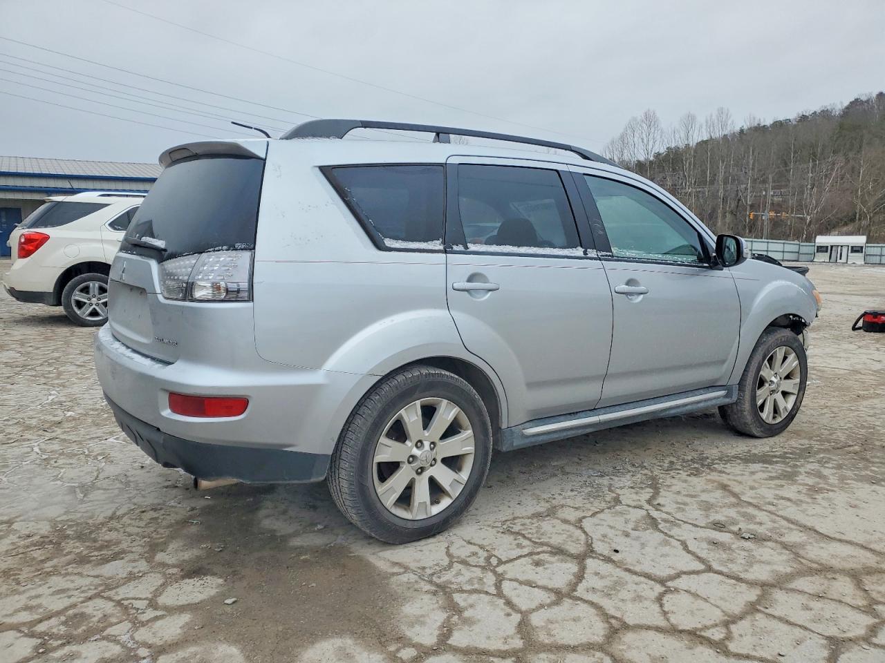 2011 MITSUBISHI outlander