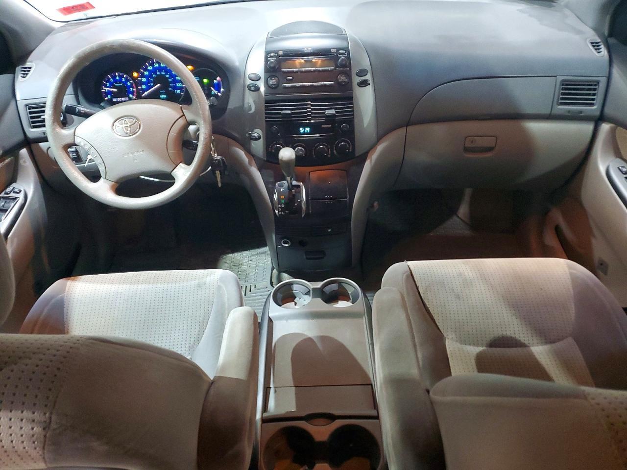 2009 TOYOTA SIENNA