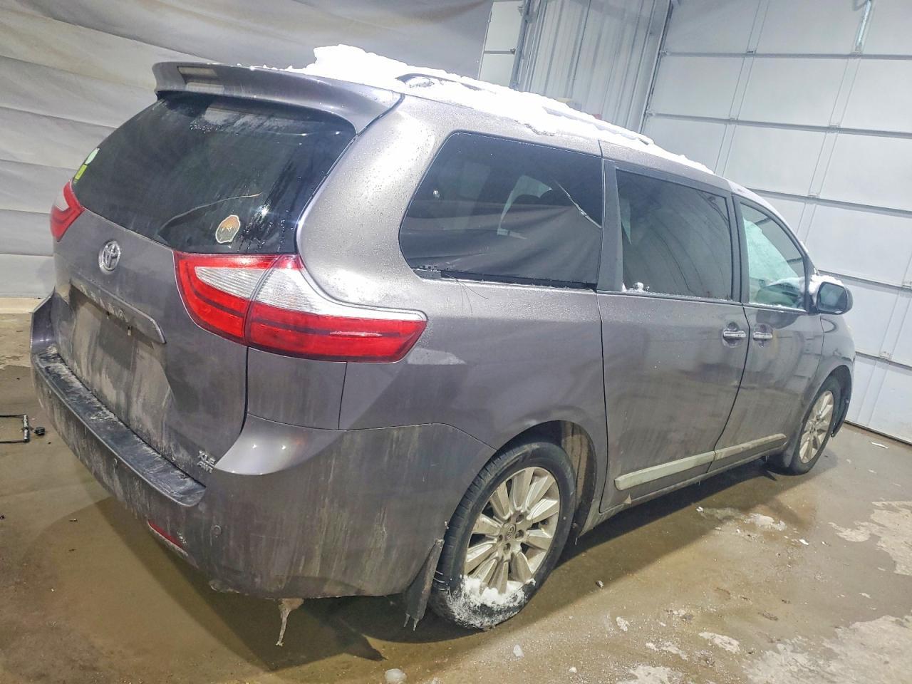 2015 TOYOTA SIENNA